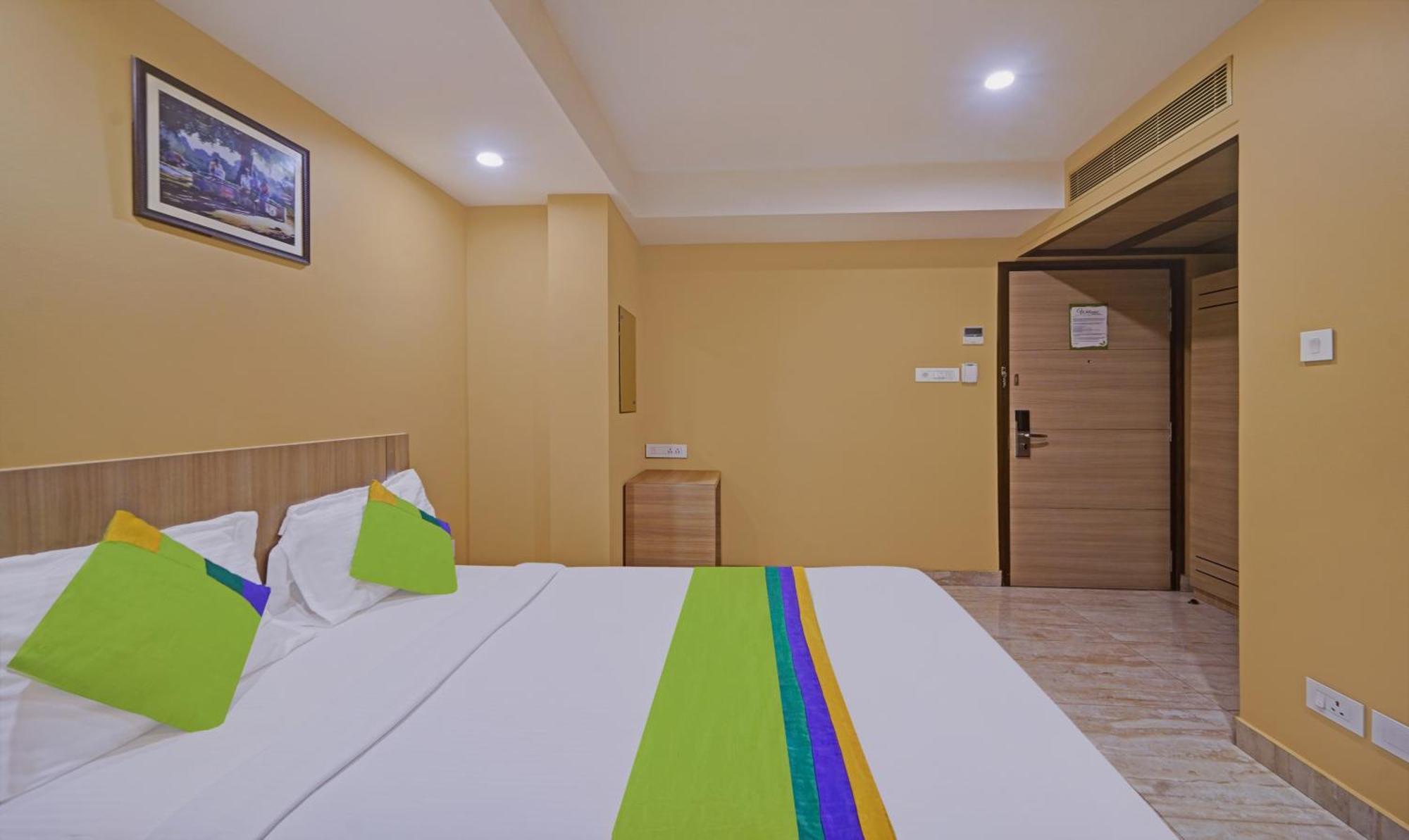 Treebo Fourth Avenue Hotel Madras Buitenkant foto