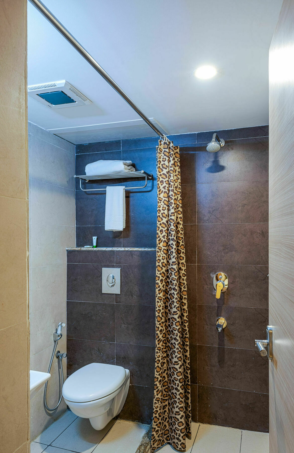 Treebo Fourth Avenue Hotel Madras Buitenkant foto